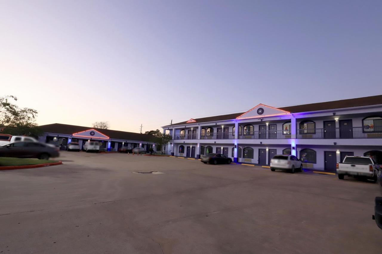 Scottish Inn And Suites Houston-Jones Road Louetta Bagian luar foto