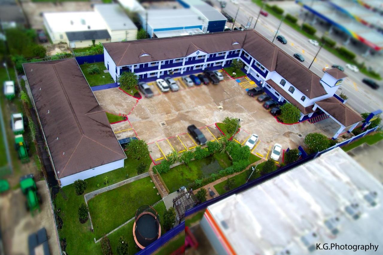Scottish Inn And Suites Houston-Jones Road Louetta Bagian luar foto