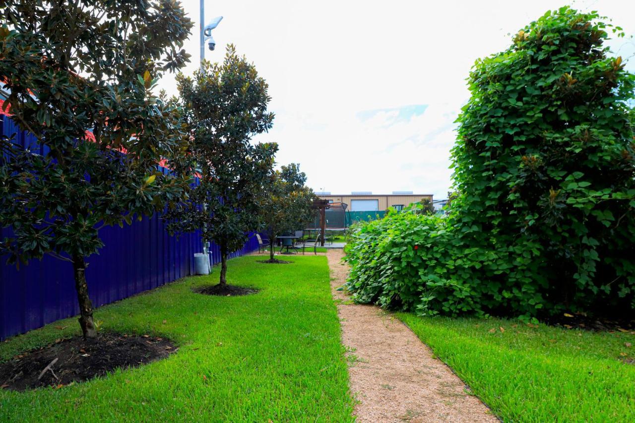 Scottish Inn And Suites Houston-Jones Road Louetta Bagian luar foto