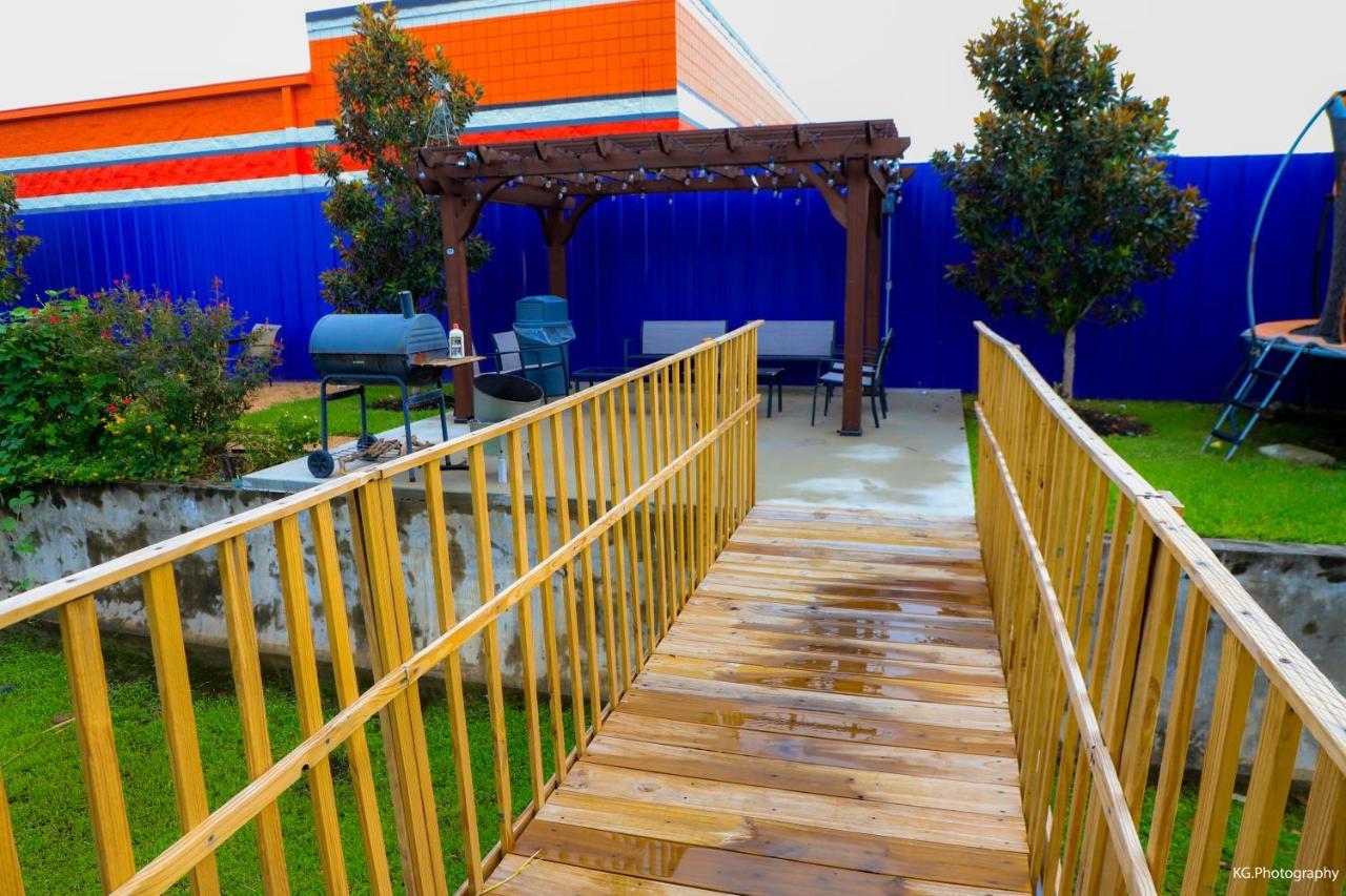 Scottish Inn And Suites Houston-Jones Road Louetta Bagian luar foto