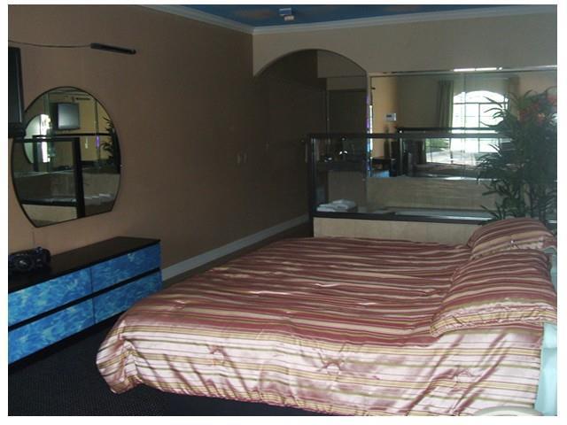 Scottish Inn And Suites Houston-Jones Road Louetta Ruang foto