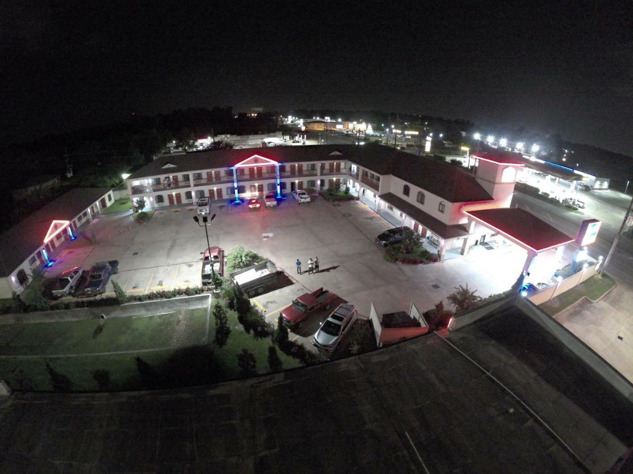 Scottish Inn And Suites Houston-Jones Road Louetta Bagian luar foto